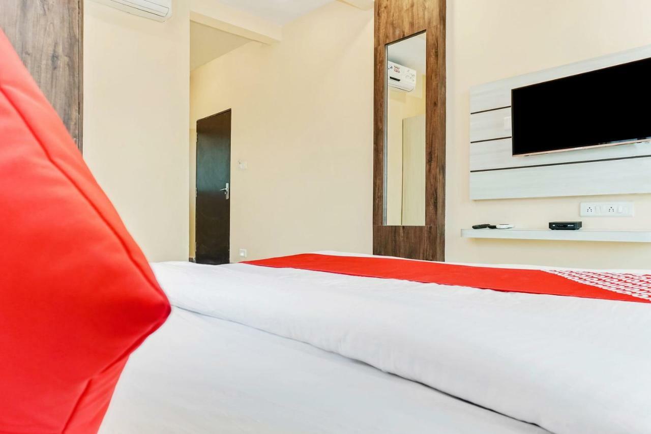 Oyo 29634 Hotel Navalai Pride Ratnāgiri Zewnętrze zdjęcie